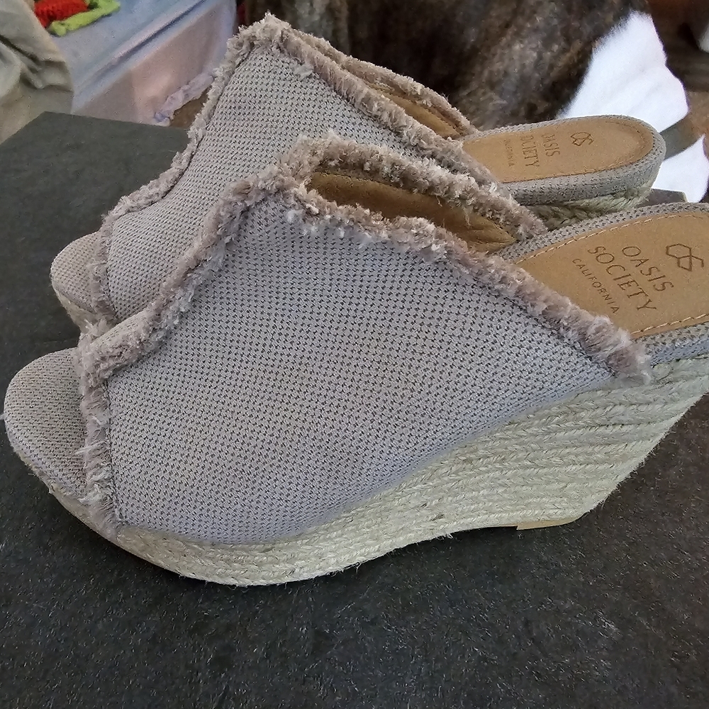 Oasis Society Size 6 wedges
